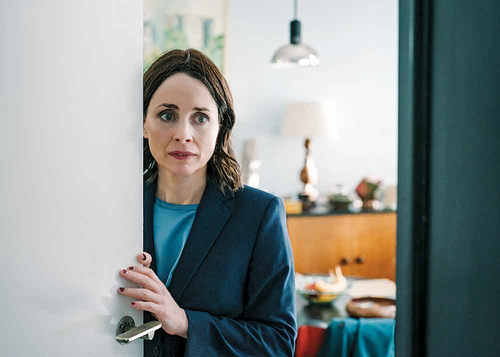 Patience on PBS. Pictured: DI Bea Metcalf (Laura Fraser) taps Patience for her unique crime-solving abilities.